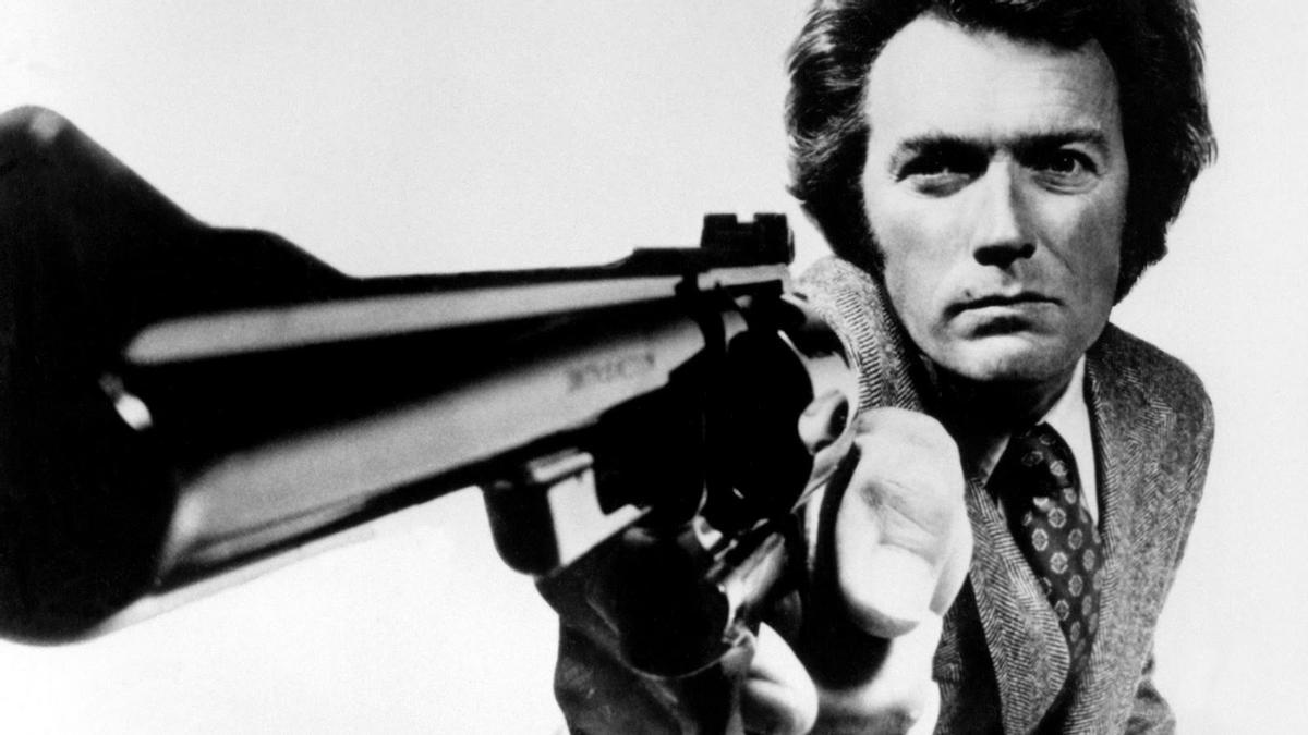 Clint Eastwood, en una icónica imagen de 'Harry el Sucio'