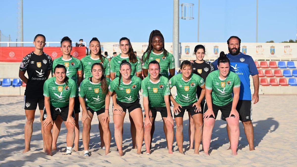 Equipo del Cáceres Playa, este domingo en Mazarrón.