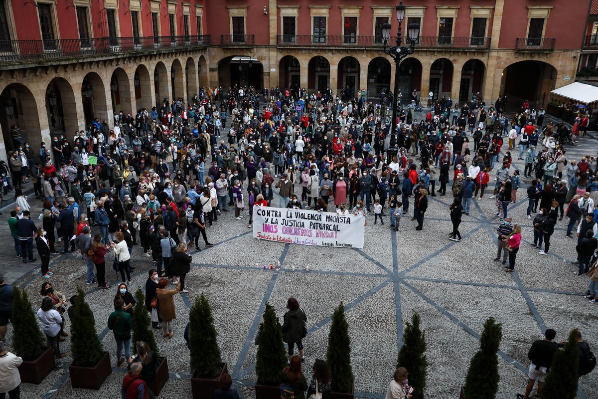 Gijón clama contra la violencia machista tras el crimen de las niñas de ...