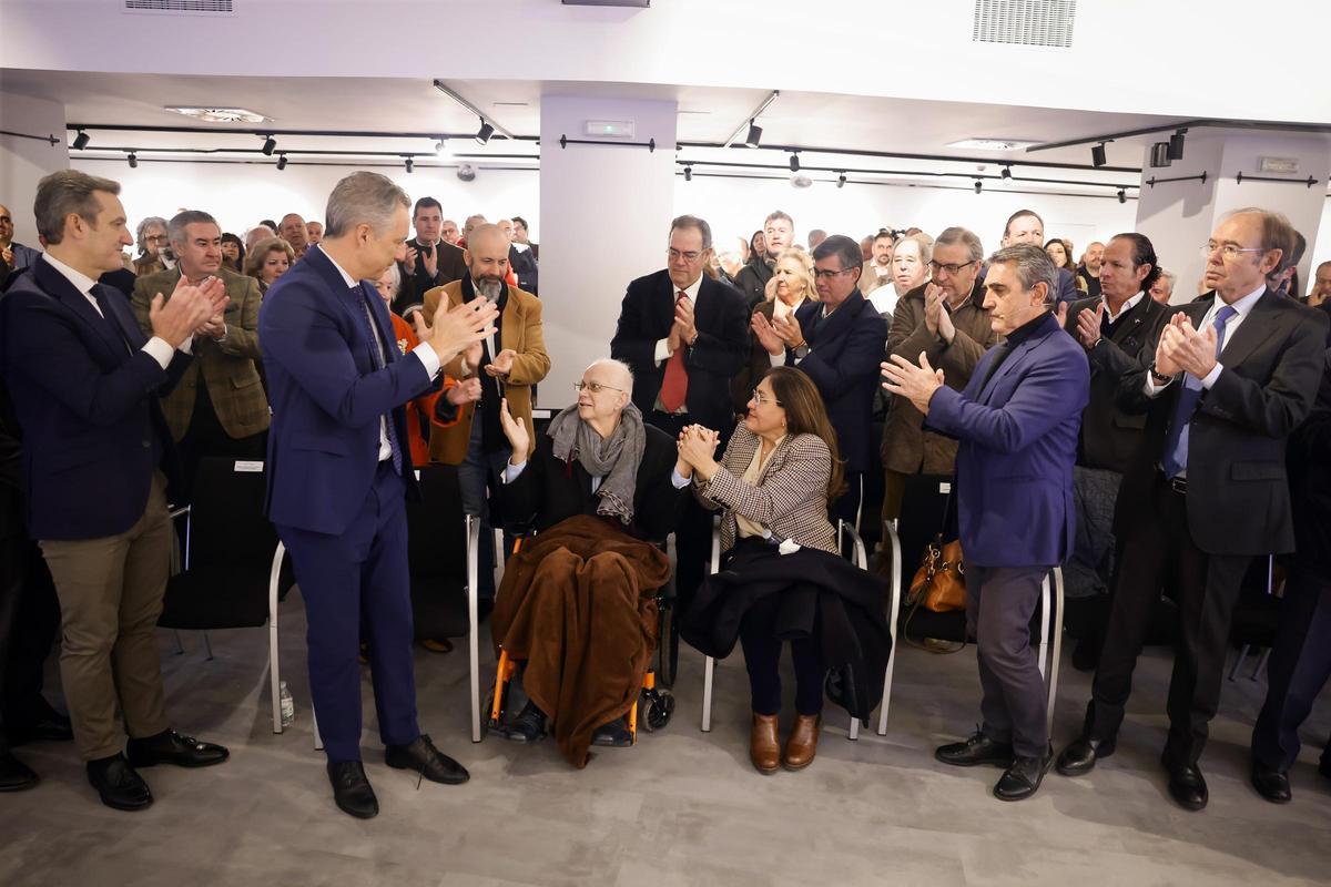 Reconocimiento a la trayectoria profesional del periodista taurino Miguel Ángel Moncholi.