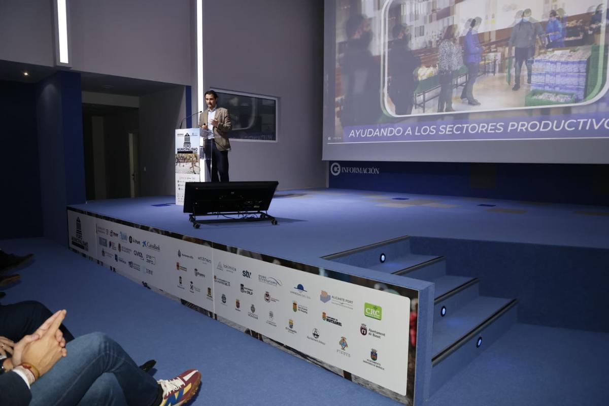 Eduardo Dolón durante su exposición en el Foro Municipalismo