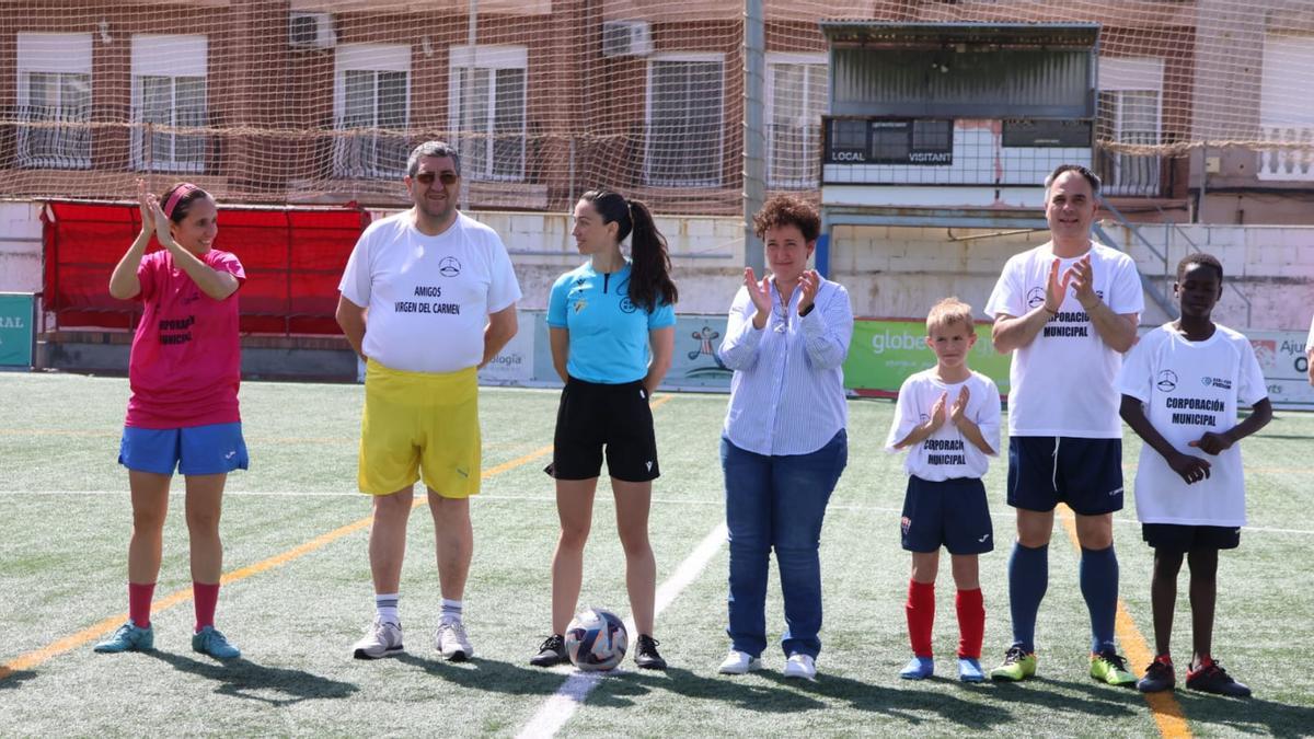 El encuentro deportivo se ha llevado a cabo en el campo centenario de La Cossa, en un ambiente festivo y solidario.