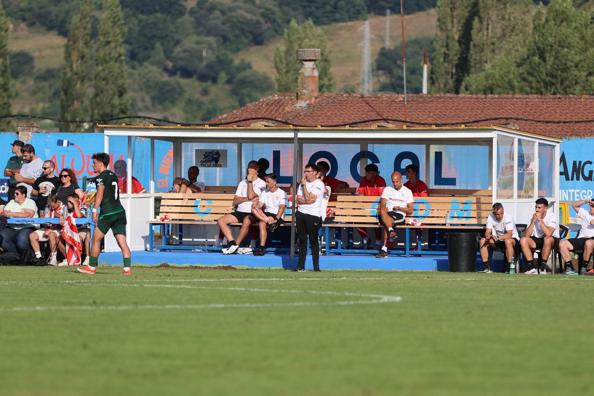 EN IMÁGENES: Amistoso de pretemporada en Grado entre Sporting y Racing de Santander