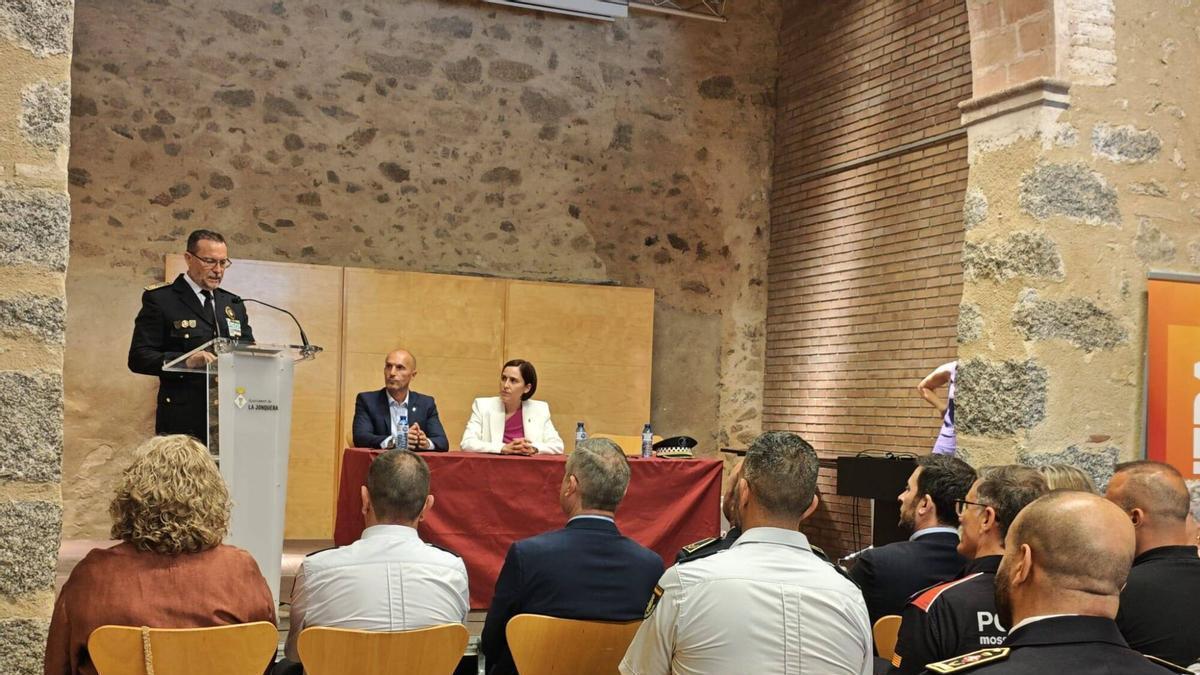 Les imatges del comiat d'Alonso Caballero com a cap de la Policia Local de la Jonquera