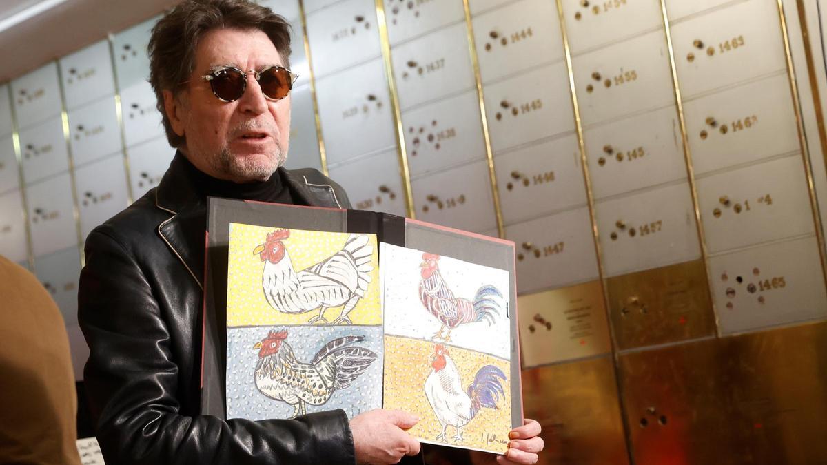 El cantante Joaquín Sabina deposita su legado en la Caja de las Letras.