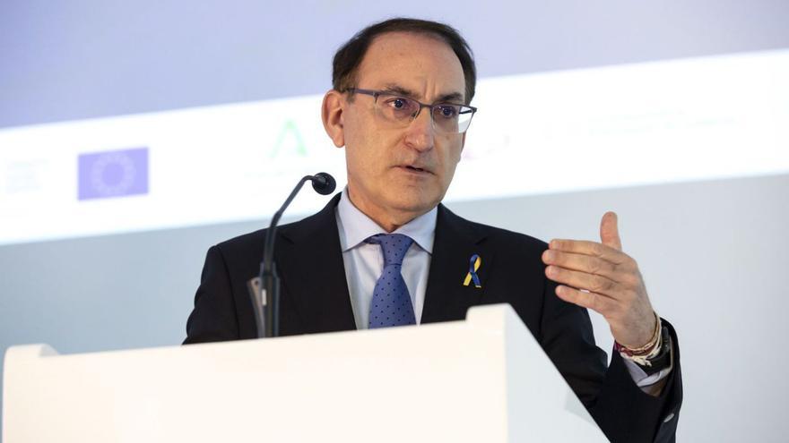 El presidente de la Confederación de Empresarios de Andalucía, Javier González de Lara, en el encuentro. | DANIEL PÉREZ / EFE