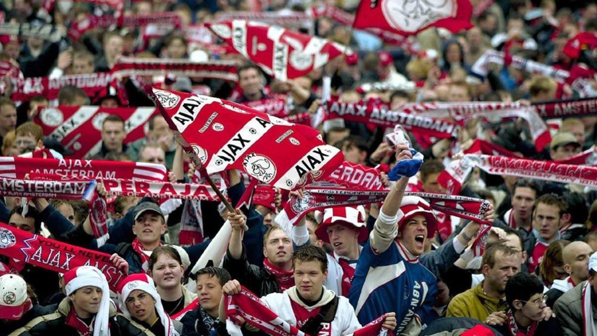 Los incidentes causados por los aficionados radicales del Ajax podrían costarle una sanción al club