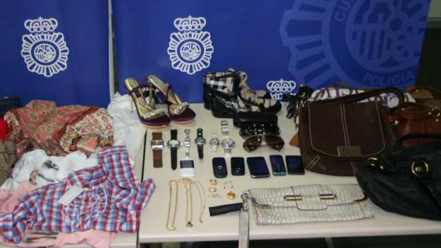 Los objetos intervenidos por la Policía en los tres registros.