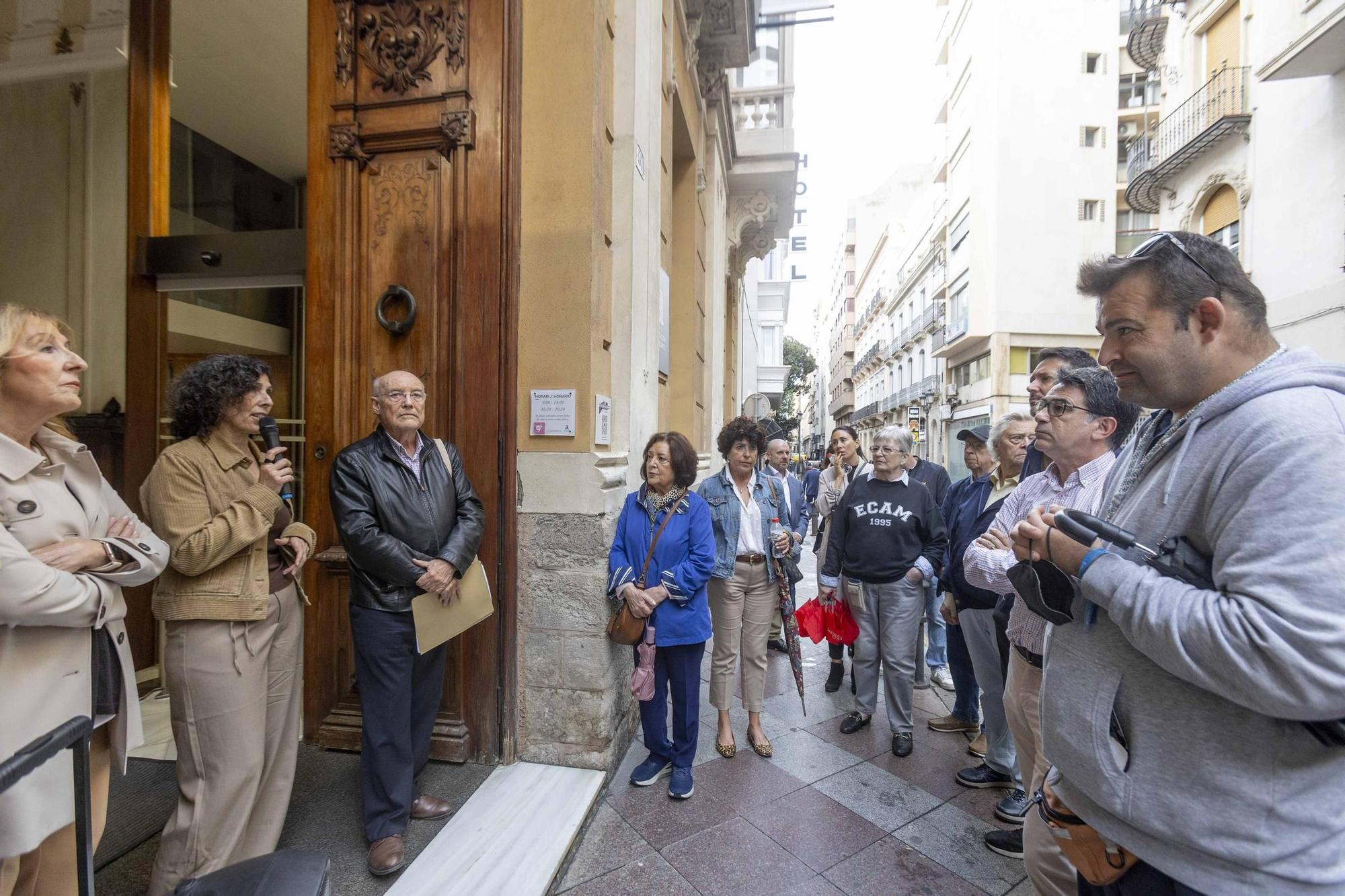 Un recorrido guiado inaugura el Eje Cultural San Fernando de Alicante