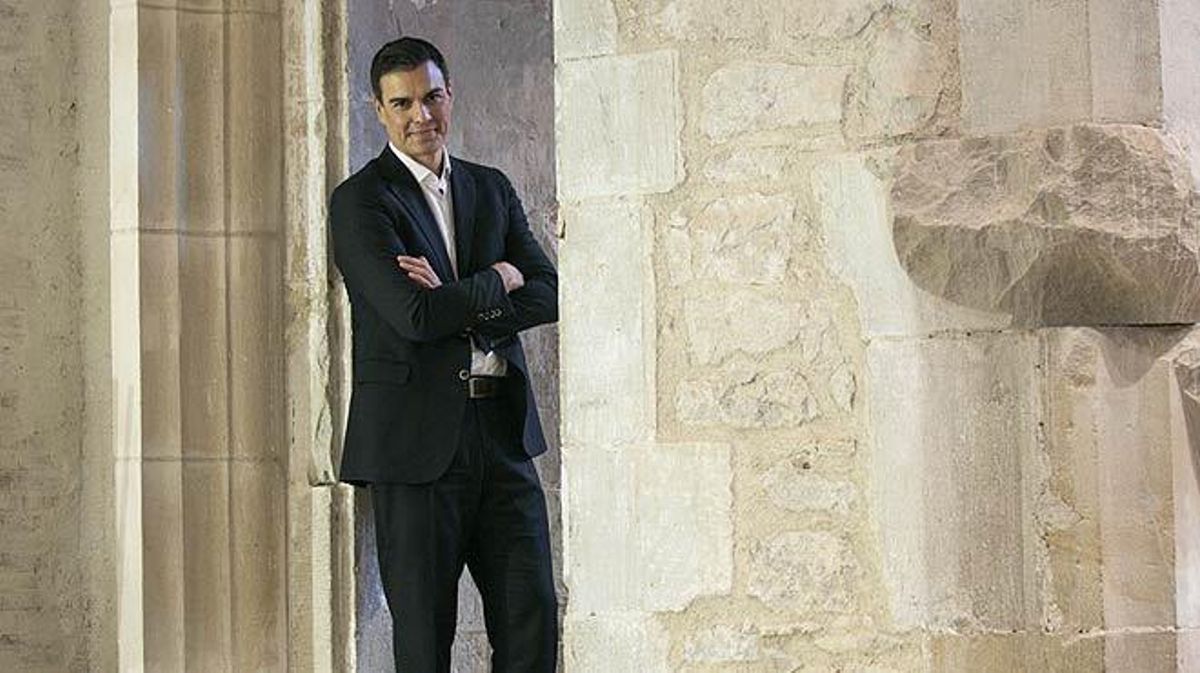 Albert Rivera, de Ciutadans, planteja una pregunta a Pedro Sánchez, secretari general del PSOE.
