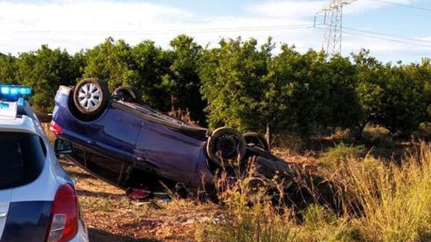 Accidente de cuatro menores al coger un coche familiar