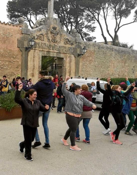 Sabrosas paellas y las últimas ‘panades’  se disputan el protagonismo de la jornada