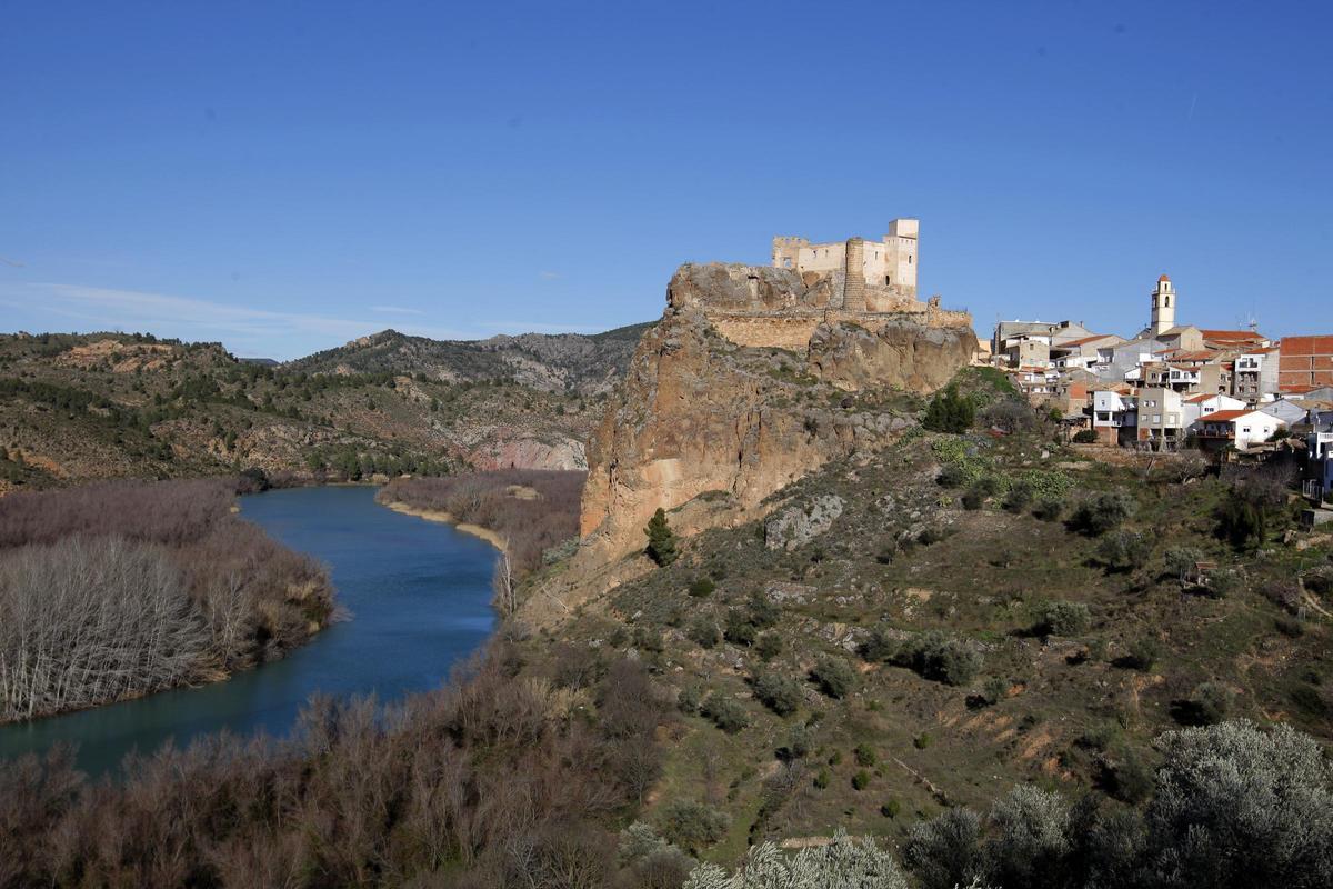 COMUNIDAD/// Castuillo de Cofrentes y el rio Cabriel.