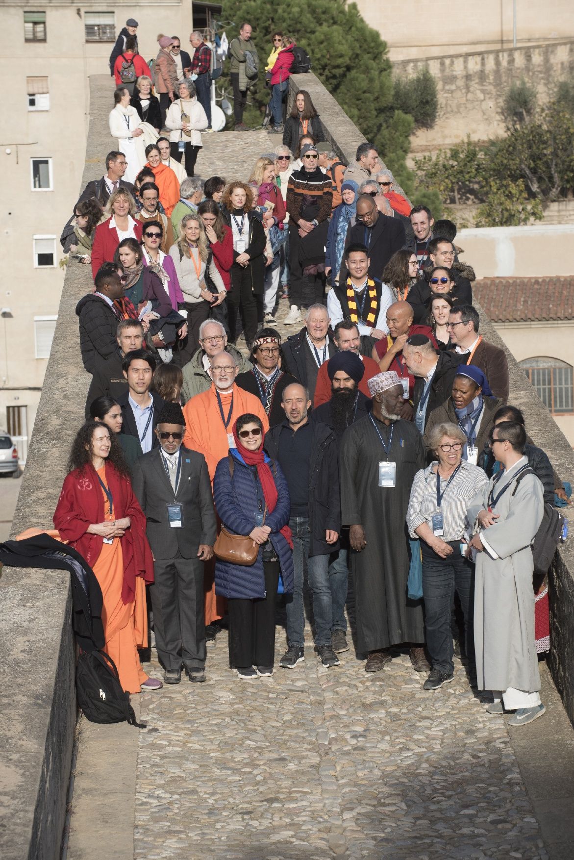 Un centenar de persones pelegrinen de Santa Caterina fins a la Cova per obrir el Fòrum Cruïlla de Camins