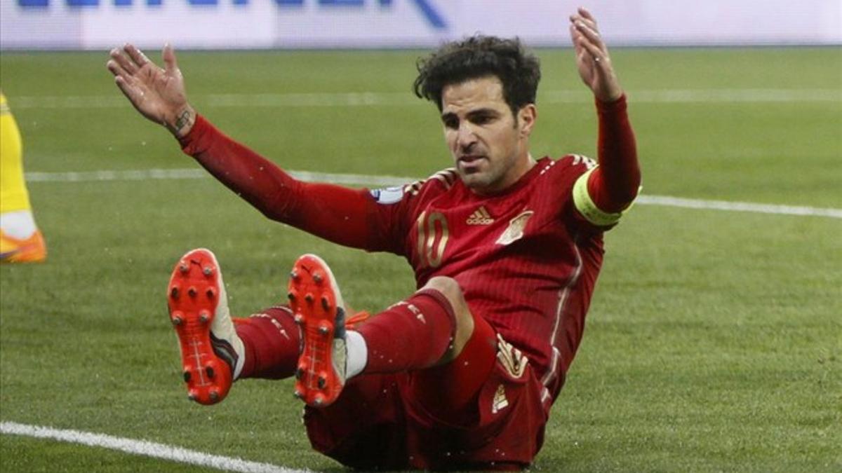 Cesc fue objeto de un penalti que lanzó y falló.