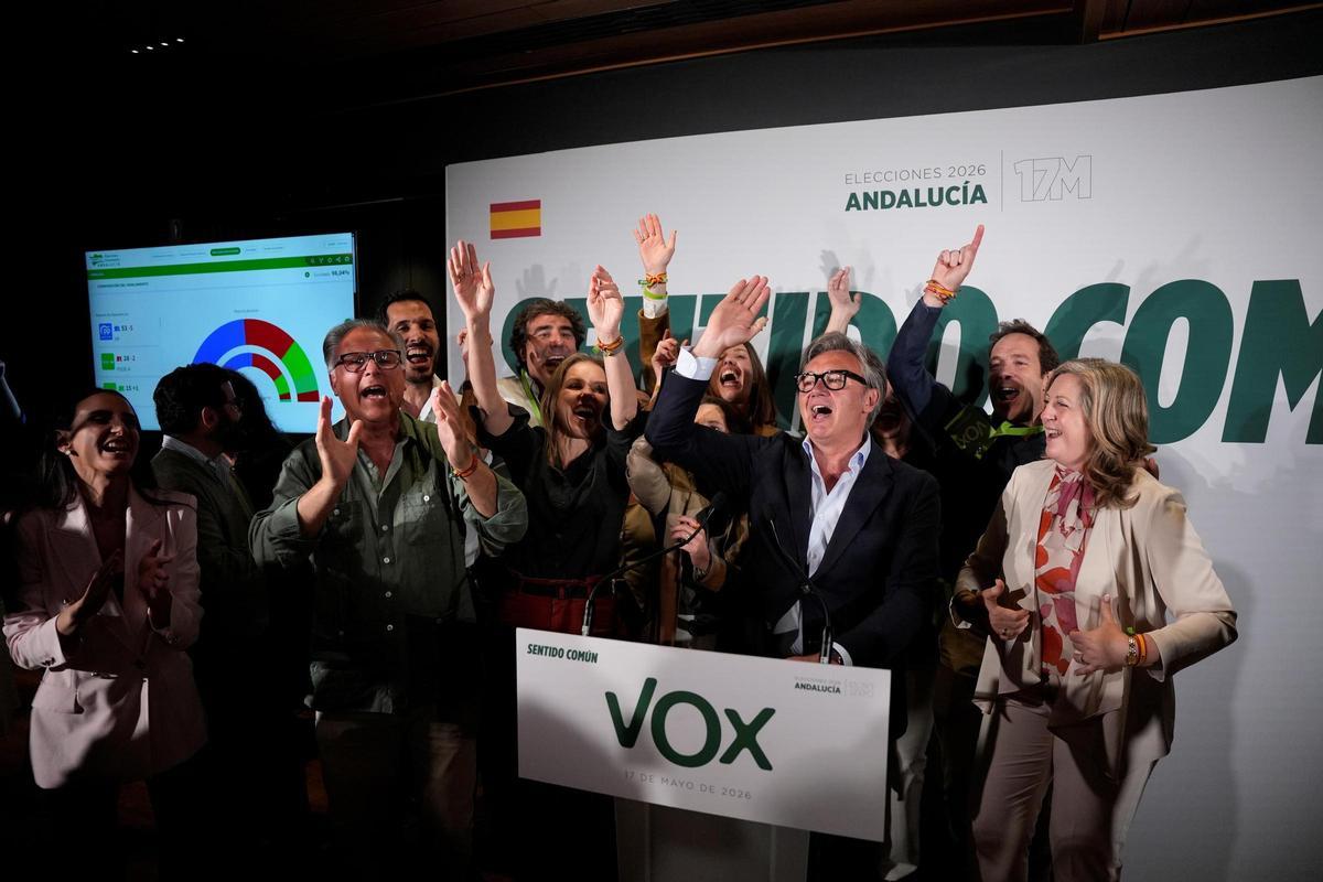 El candidato de Vox a la Presidencia de la Junta, Manuel Gavira, celebra los resultados electorales. El candidato de Vox a la Presidencia de la Junta, Manuel Gavira, celebra los resultados electorales.