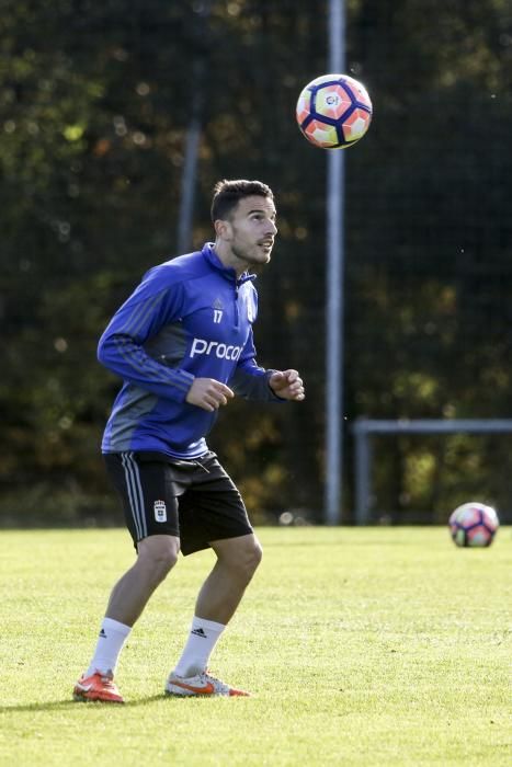 Entrenamiento a puerta cerrada del Real Oviedo en El Requexón