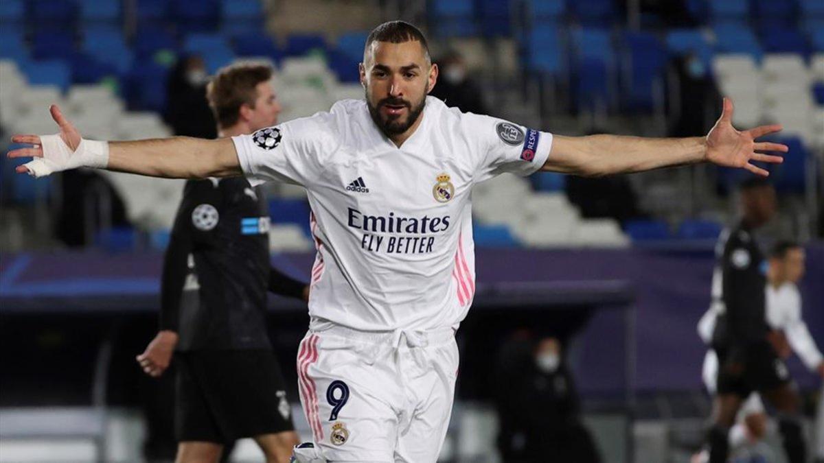 Karim Benzema celebrando un gol ante el Gladbach