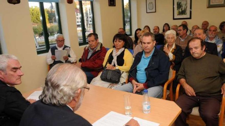 Doval durante la conferencia que impartió el pasado jueves en la sede del Gremio de Mareantes. // Faro