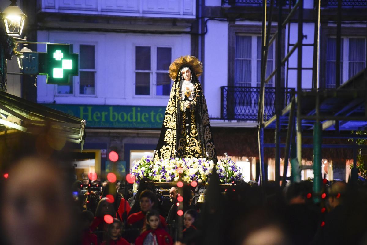 El arzobispo de Santiago presidió este viernes la procesión de la Virgen de los Dolores en A Coruña. El arzobispo de Santiago presidió este viernes la procesión de la Virgen de los Dolores en A Coruña.