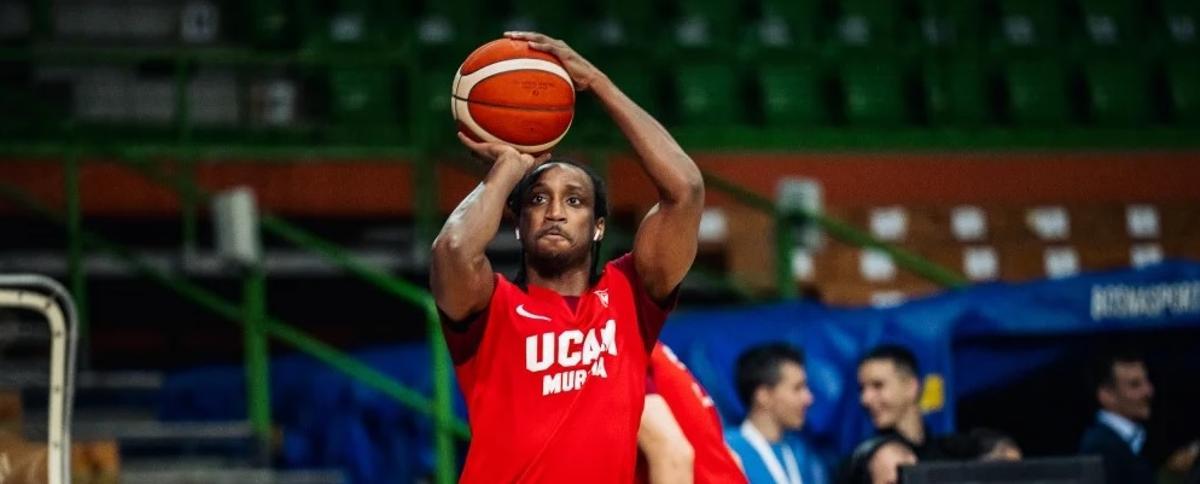 El base Michael Forrest, del UCAM Murcia, antes de un partido de la FIBA Europe Cup.