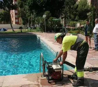 Benidorm recogerá de nuevo el agua de piscinas privadas para limpiar las calles