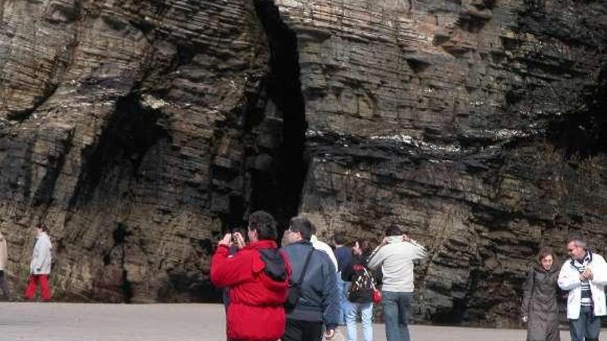 Vista da praia das catedrais, en Ribadeo. // E. P.