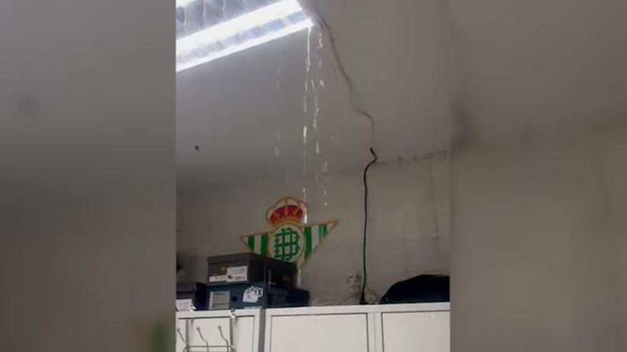 Filtraciones de agua en la Comisaría de Policía Local en la Macarena