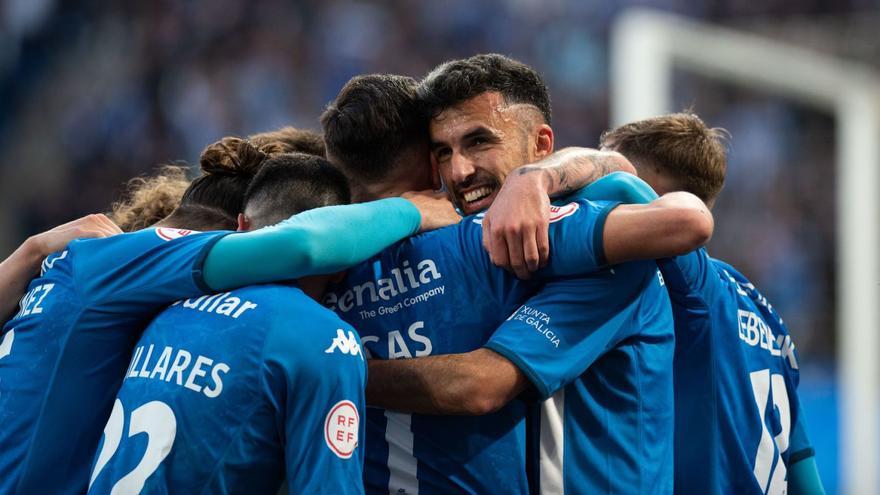 Los jugadores deportivistas celebran uno de sus goles al Celta B el domingo en Riazor. |  // CASTELEIRO / ROLLER AGENCIA