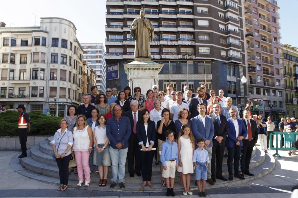 Ofrenda floral a Jovellanos en Gijón