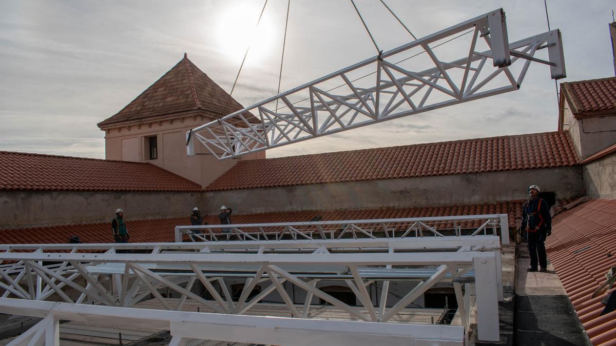 Esta semana empezaron las obras de la cubierta del edificio del Colomer Zurita.