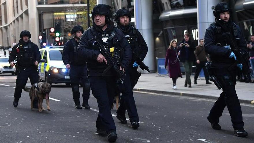 Al menos 5 heridos en un apuñalamiento en el Puente de Londres