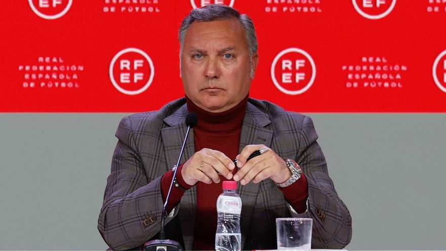 El presidente del Comité Técnico Arbitral, Luis Medina Cantalejo, comparece ante los medios.