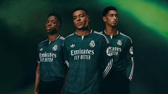 Segunda equipación del Real Madrid para la temporada 2026/27.
