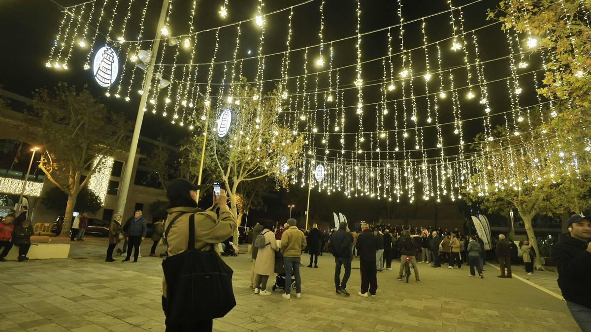 El nuevo Paseo Marítimo enciende las luces de Navidad