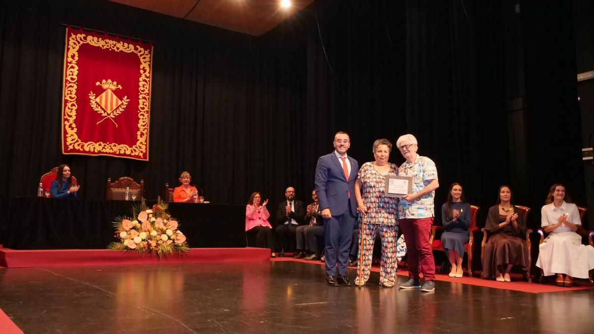Las imágenes del homenaje a los matrimonios que celebran sus bodas de oro en Vila-real