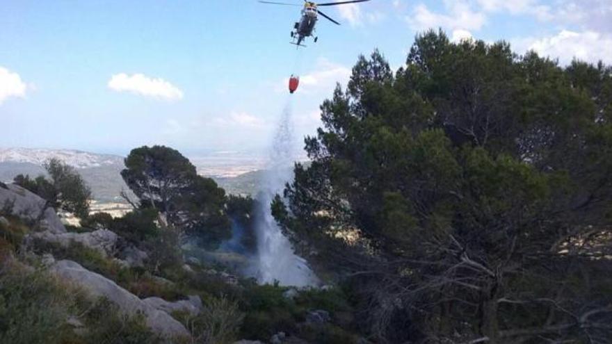 Dos rayos causan sendos incendios forestales