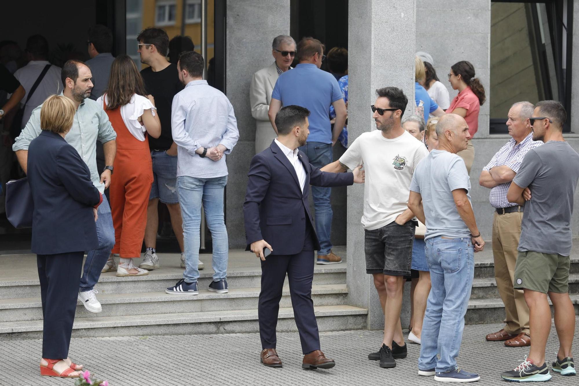 EN IMÁGENES: Velatorio en el tanatorio por el alcalde de Soto del Barco fallecido en cabo Vidío