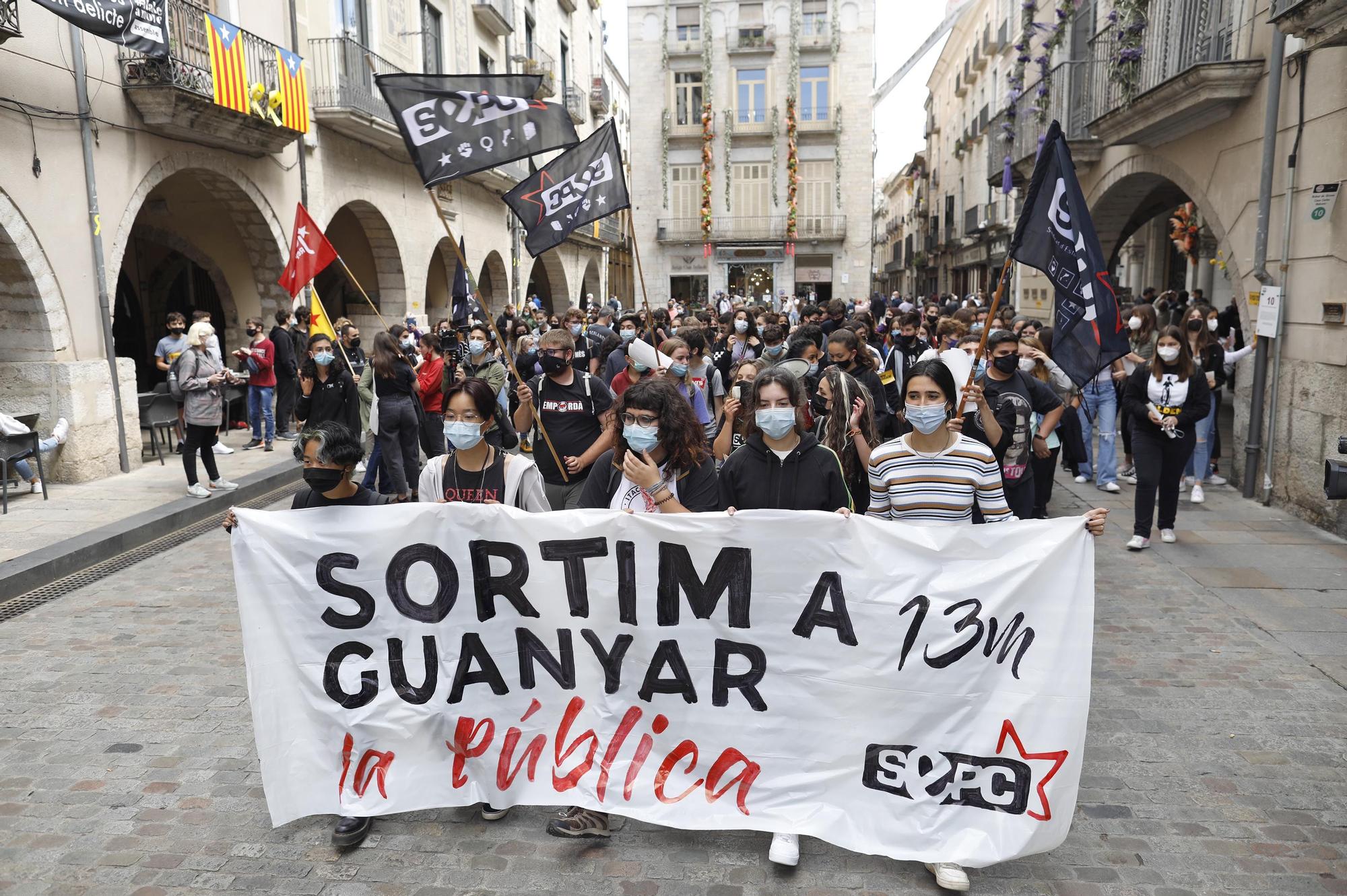 Universitaris es manifesten a Girona per acabar amb la «crisi educativa»