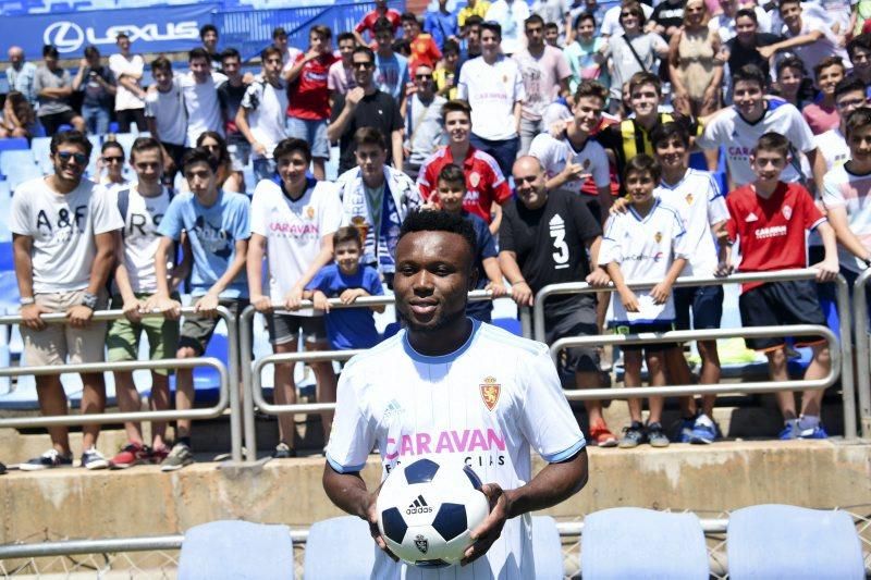 Fotos de la presentación de James Igkebeme