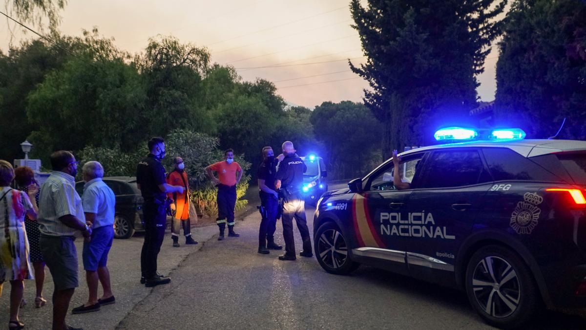 Un incendio en Sierra Bermeja provoca el desalojo de un millar personas en Estepona, Jubrique y Genalguacil