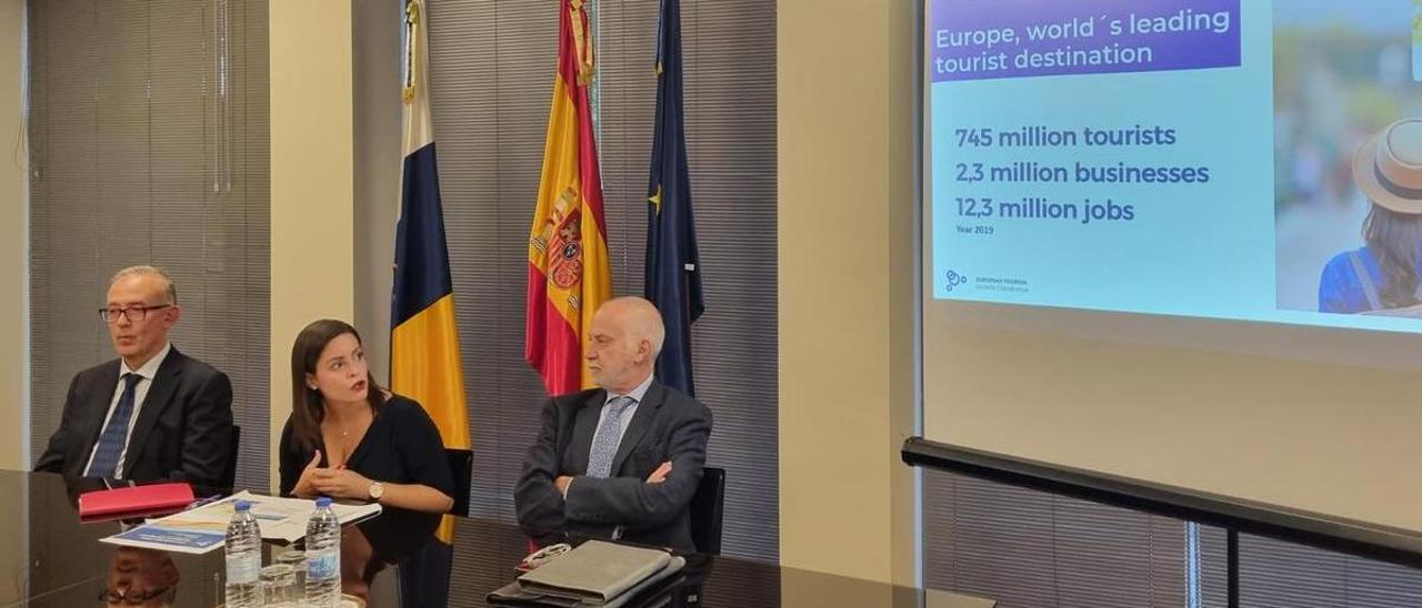 La consejera de Turismo, Yaiza Castilla, presenta en Bruselas la I Convención de Islas Turísticas Europeas.