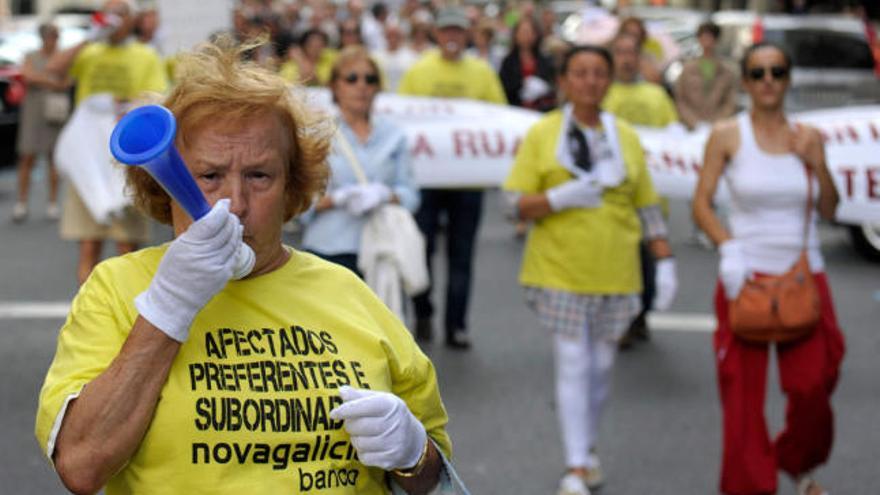 Manifestación de afectados por las preferentes en A Coruña.