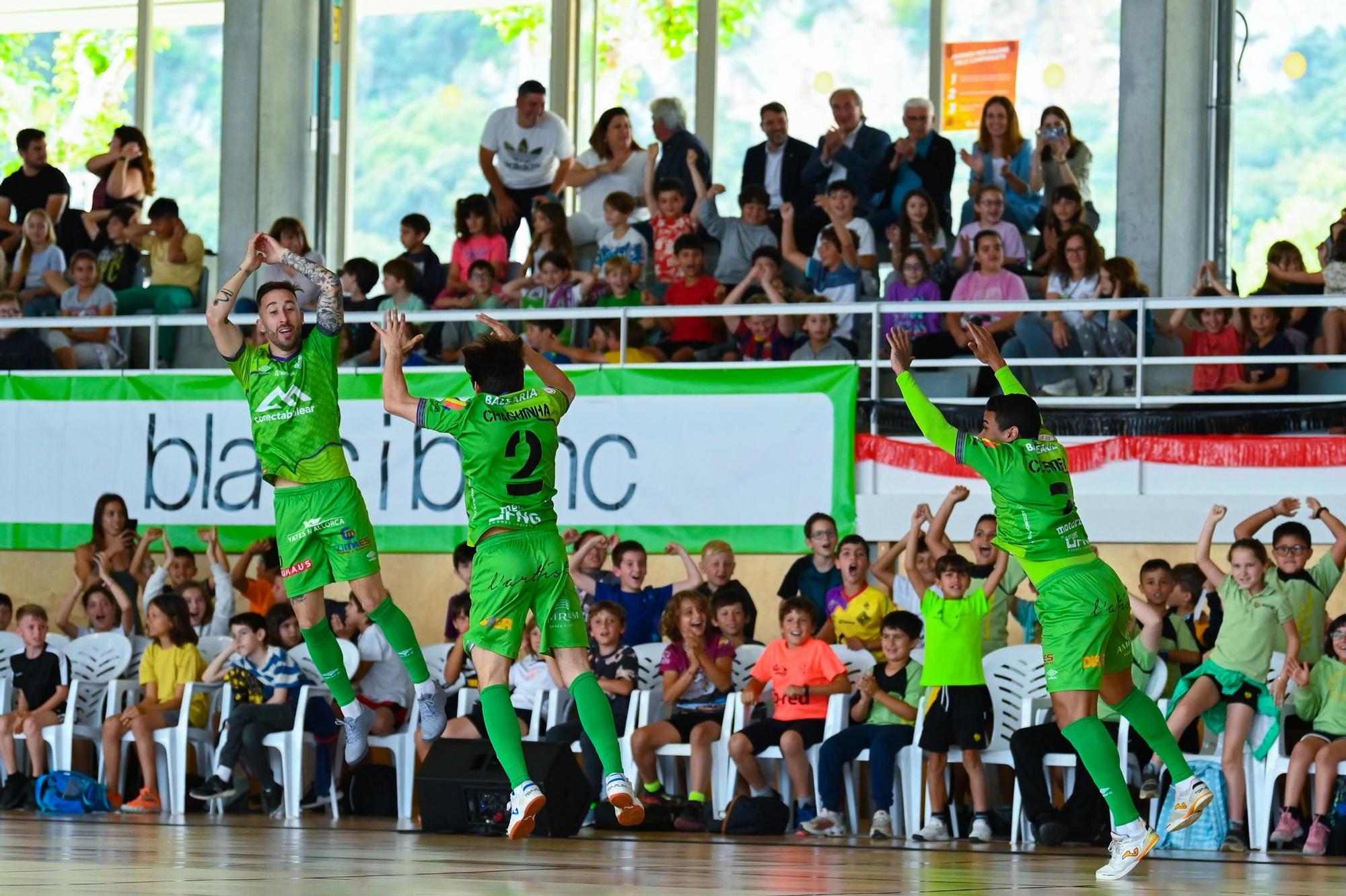 Locura en Pollença en el colofón del Palma Futsal on Tour Blan i Blanc