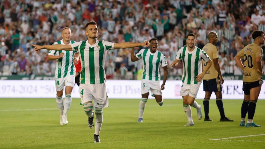 Adrián Lapeña celebra su gol al Racing de Ferrol, esta temporada, en El Arcángel.
