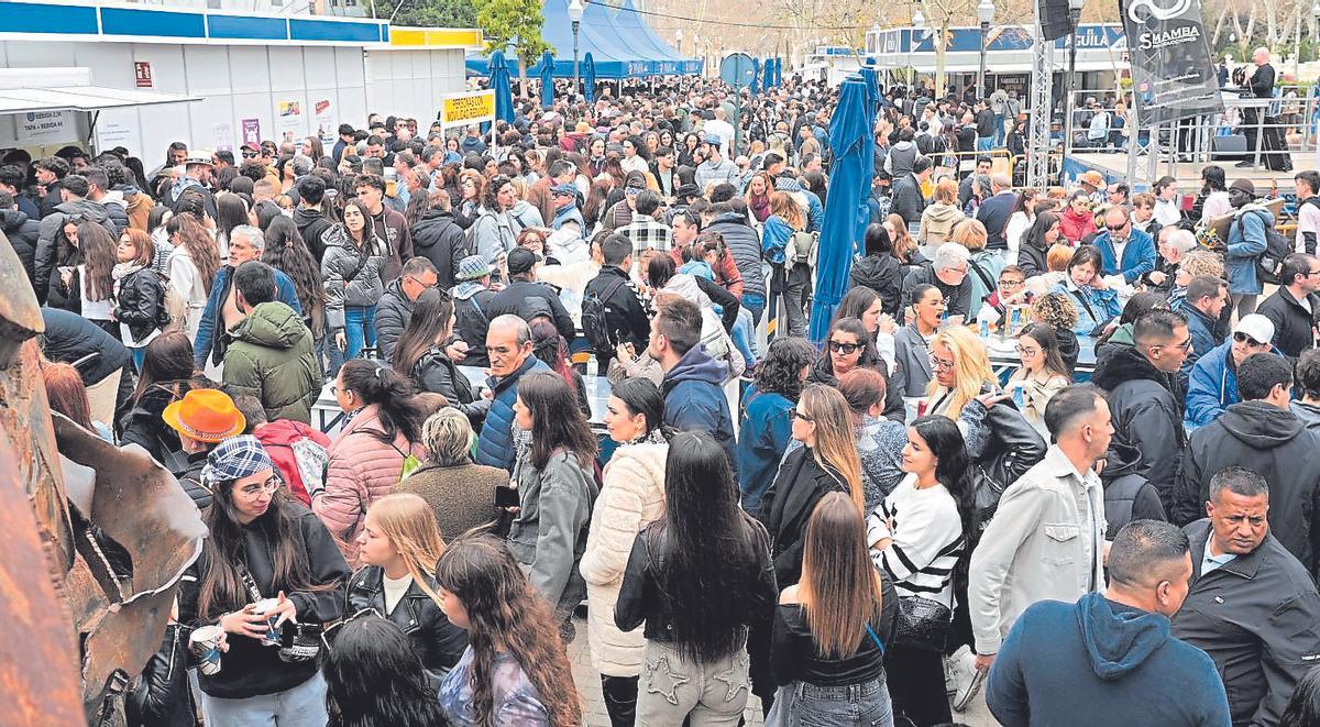 El Mesón reúne, edición tras edición, a centenares de castelloneros y visitantes.