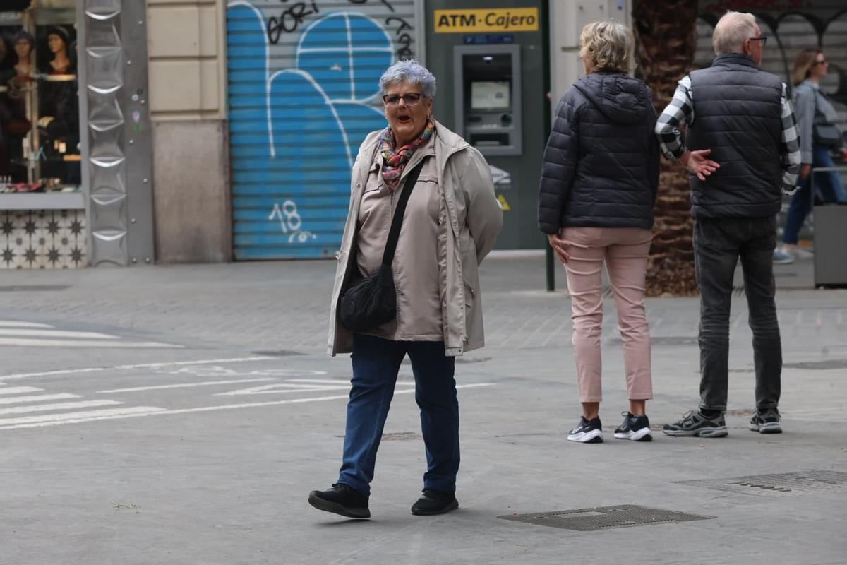 Mañana gris de nubes y lluvia en València en la víspera de San Vicente Ferrer