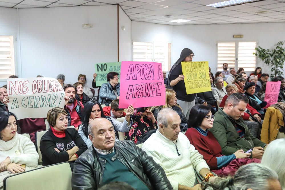 Protesta de la Asociación APANEE de Niños con necesidades educativas especiales