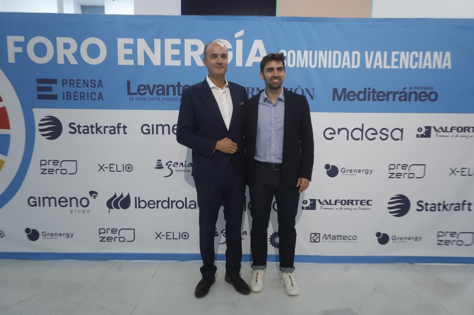 Llegada de los asistentes a la segunda edición del Foro de Energía en la Comunitat Valenciana