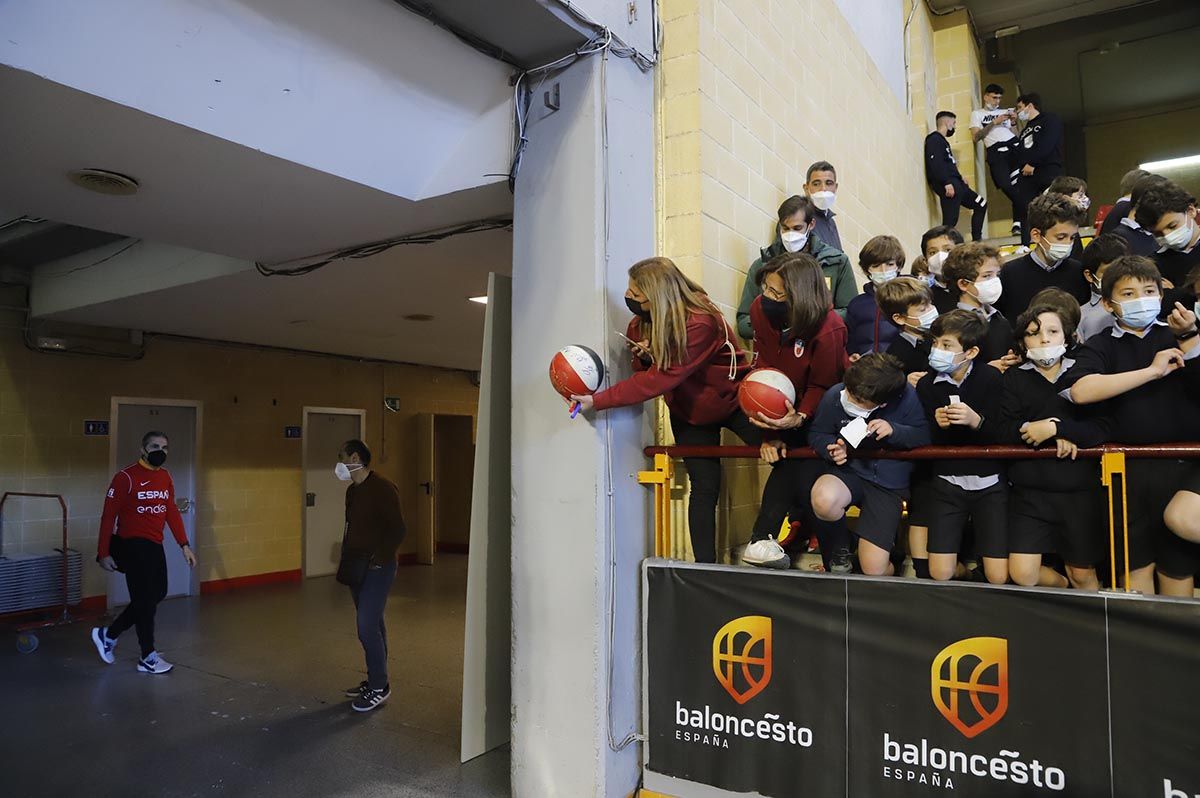 Las imágenes de la selección española de baloncesto con los jóvenes cordobeses en Vista Alegre